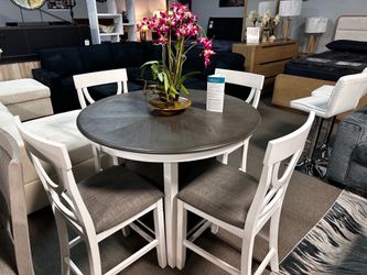 Stunning dining table set! $499 🤍📦
