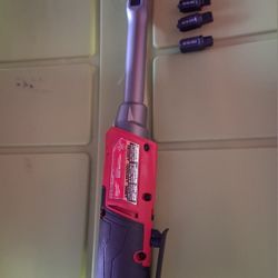 New, Nuevo,  3050-20 . Milwaukee
M12 FUEL INSIDER 12V Lithium-Ion Brushless Cordless 1/4 in. - 3/8 in. Extended Reach Box Ratchet (Tool-Only) 3 ATACHM