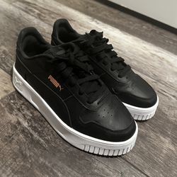 Puma black And White 7.5 Sneakers