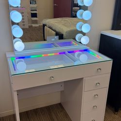 New Hollywood Make Up Vanity W Bluetooth 