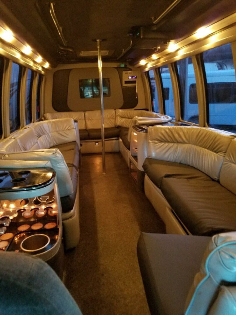 Limo/Party Bus