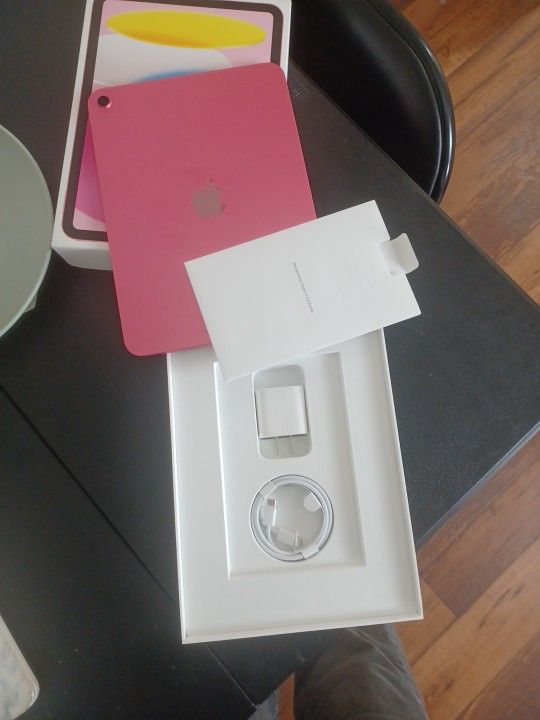 Unopened   NEW IPad 10th Gen WiFi 64 GB 