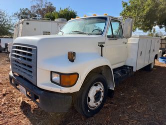 1996 Ford F-700 Utility / Service Truck – Gas – Automatic