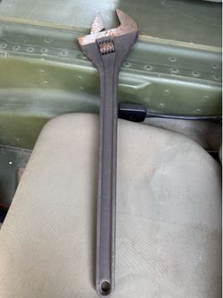 Westward Adj. Wrench, 24", 2-3/4" Cap., Black