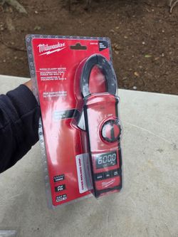 Milwaukee 600A clamp meter brand new $80 FIRME LOW BALL WILL B IGNORED PICK UP ONLY ÁREA JERSEY VILLAGE 77O41