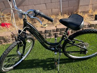 Trek Navigator 2.0 Mountain Bike