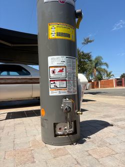 Rheem 29-Gallon Natural Gas Water Heater – $135
