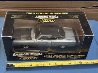American Muscle 1969 Dodge Superbee 1:18 Scale Diecast New Silver 10 Fastest New