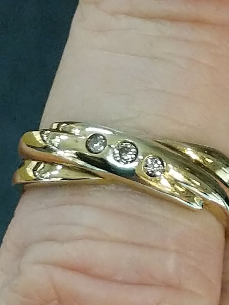 SOLID GOLD DIAMOND RING
