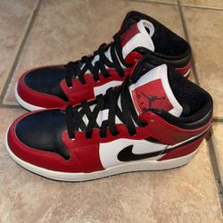Jordan 1 Mid Chicago Toe