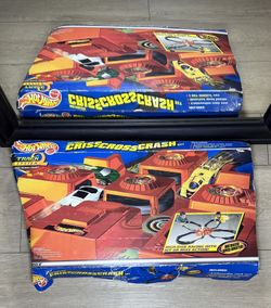 New Rare Complete Vintage 1990s HotWheels Criss Cross Crash Track Set
