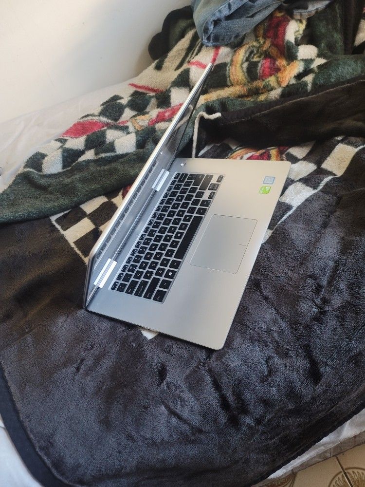 Dell Laptop: Core i7. Windows 11 V-24H2, Wi-Fi, Bluetooth. MS-office. M.2 Drive, WebCam.