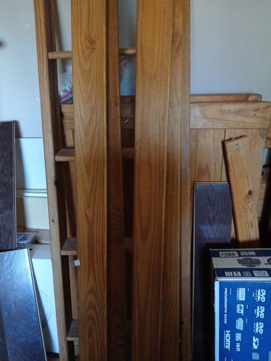 This End Up Twin Bunk Bed Set