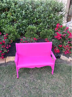 Selling a beautiful pink bench
