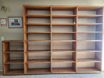 Build-in book shelf - free