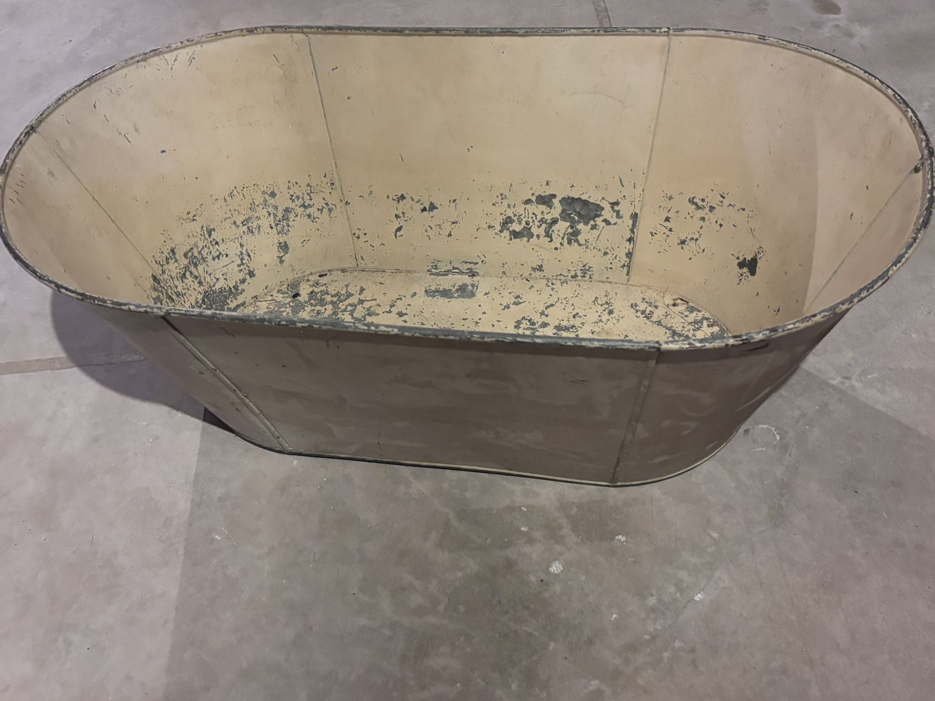 Vintage Metal Wash Basin