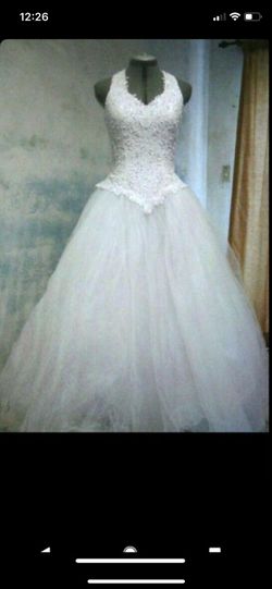 Brand new wedding dress with tile. Size 12 Not altered