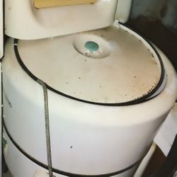 Vintage Maytag Wringer Washing Machine