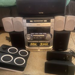 Speakers 4 Set 3 Infinity 5 Durabran 2 Set Speakers/ Stereo Philips 3 Cd Change  fm/am Aux( Tape Not Works)