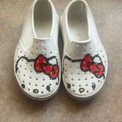 Hello Kitty Native Size 8 Toddler 