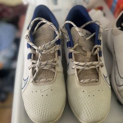 Girls/Womens Softball Cleats 