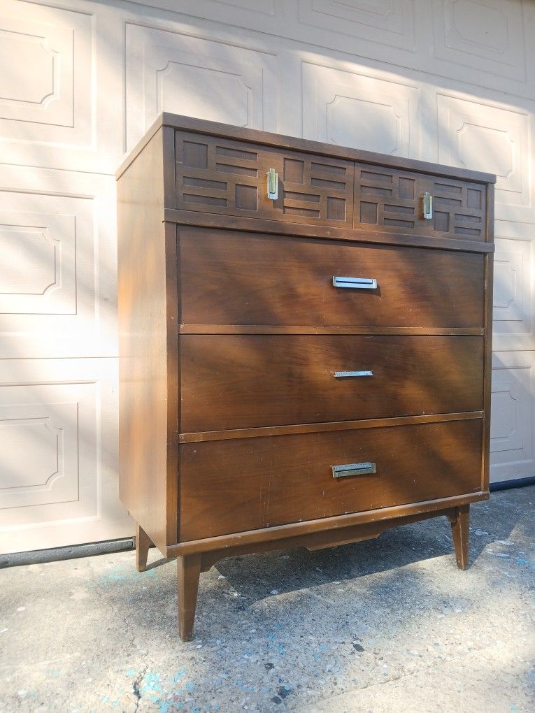 MCM Chest