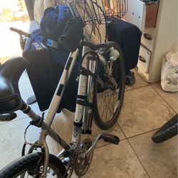 Súper Nice Loaded With Extras Like Cargo Básquet Light, Air Pump Is A TREK NAVIGATOR 50