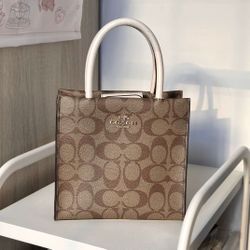 Cally 17 white brown presbyopia