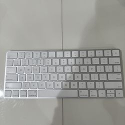 Apple Keyboard 
