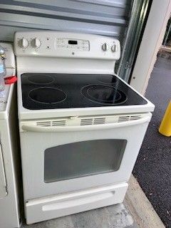 Biege GE Electric Flat Glass Top Stove