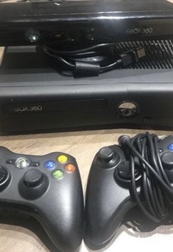 Xbox 360 Kinect With 2 Controllers