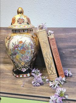 Vintage Japanese Satsuma Style Moriage Ginger Jar Covered Vase Heavy Gold Enamel