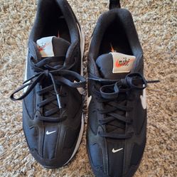 Nike Sportswear Air Max Dawn Women's size 8  Trainers
Like new condition!