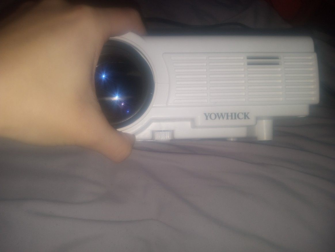 Yowhick Projector