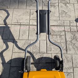 Fiskars Push Mower