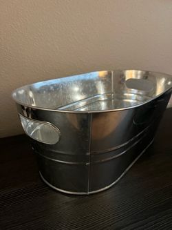 Metal Oval Beverage Tub with Handles