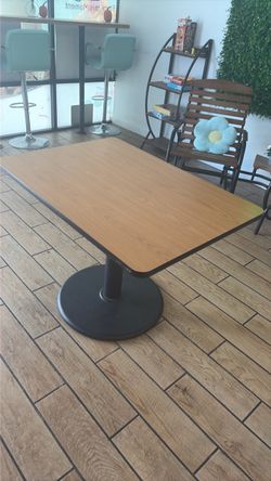 Restaurant/Cafe table