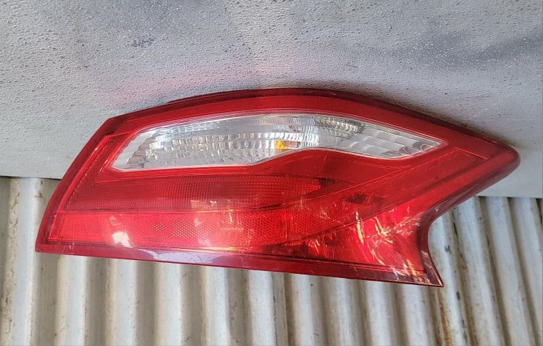 2016-2018 Nissan Altima Taillight Passenger Right Side OEM 