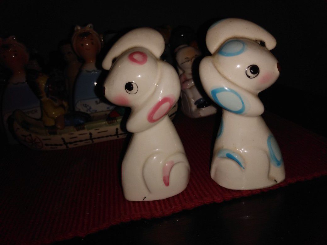 Collectible salt and pepper shaker sets