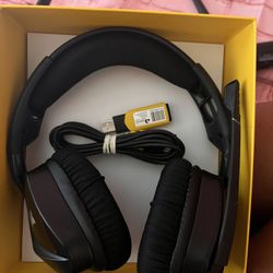 Corsair Void RGB Elite Wireless Premium Gaming Headset 