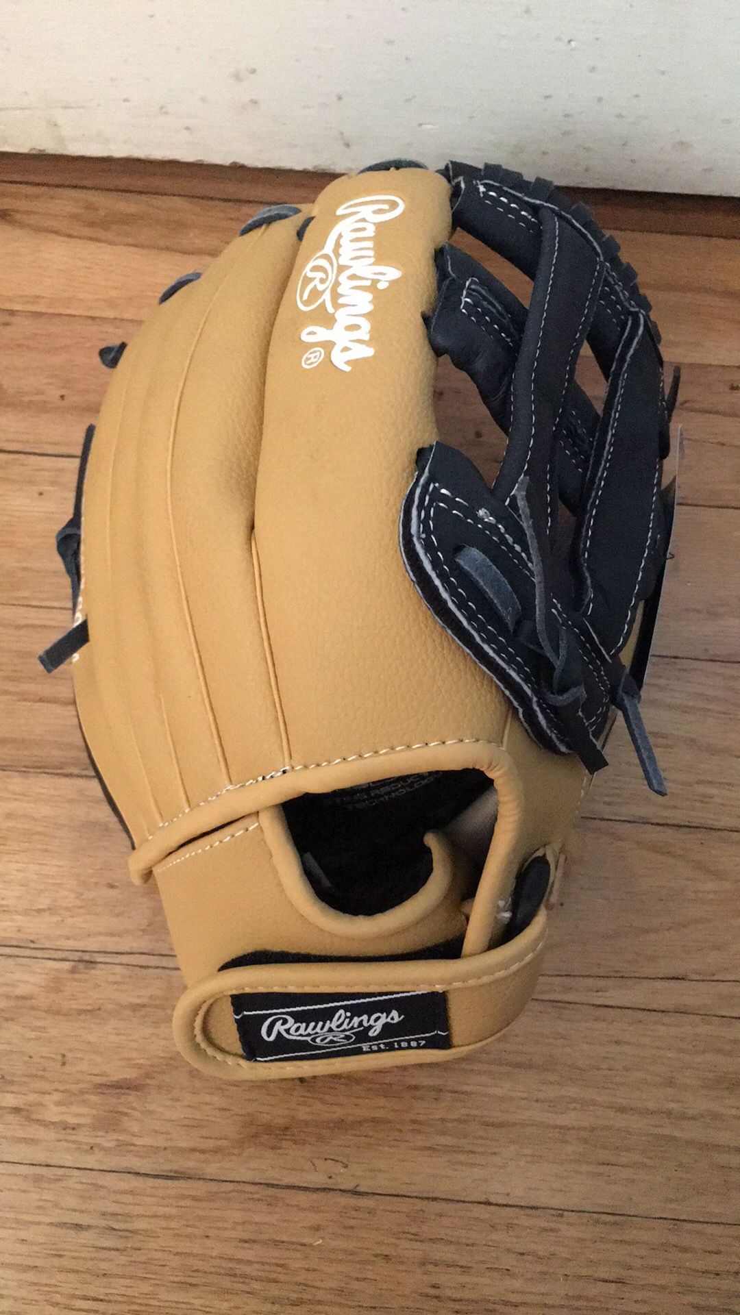 Brand New Rawlings Playmaker Series Baseball Glove, 11.5 inch, Right Hand Throw