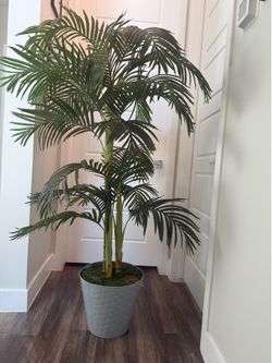 Artificial Areca Palm Tree Great Condition Like New