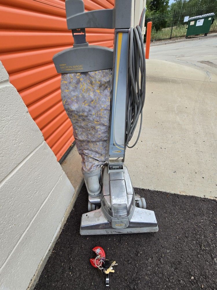 KIRBY VACUUM CLEANER