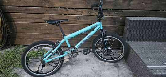Mongoose Craze 20' Dirt Bike