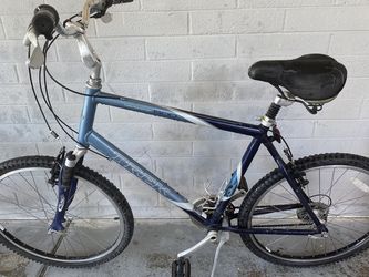SCHWINN street bike & TREK 500 mountain bike. good shape . Good deal