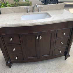 Bathroom Vanity Great Condition  48x36x23