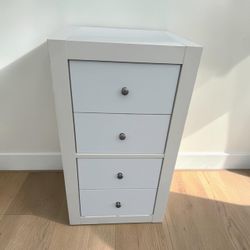 Modern White 4 Drawer Storage Cube Shelf Chest! Great condition 17.25x15.5x32in