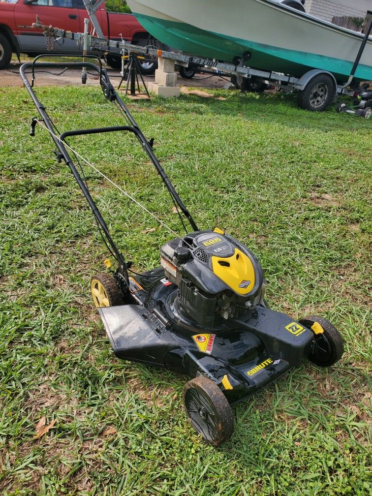 Brute 22 Inch Self Propelled Briggs And Stratton Mower for Sale in