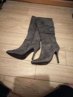 Ladies suede boots