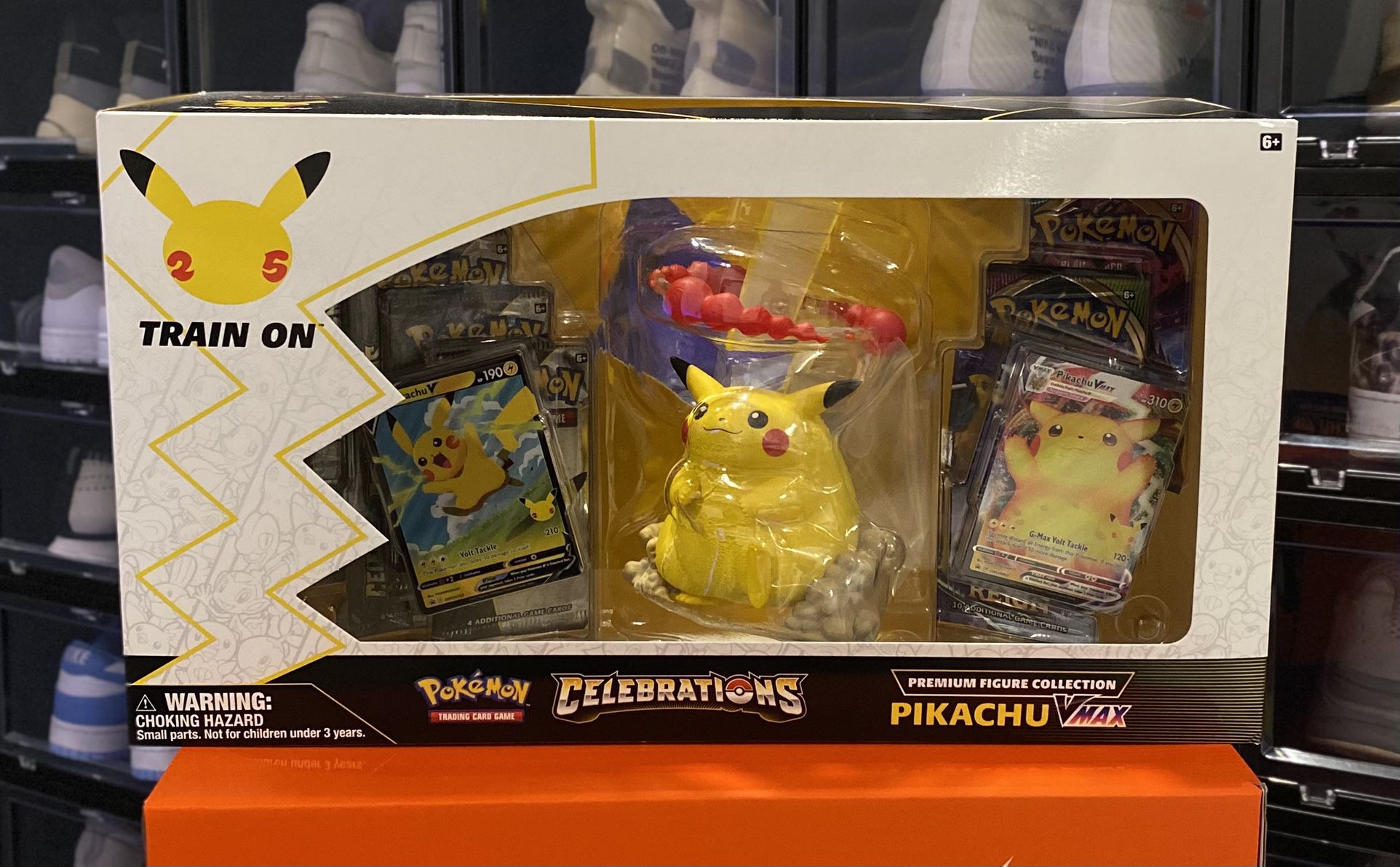 Pokemon Cards 25th Anniversary Celebrations Pikachu VMAX Premium Figure Collection Box NEW
